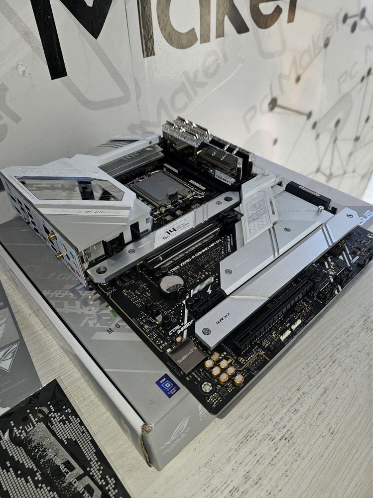 Z690(AsusRog), i5-13400f, Gskill Trident Z Royal 32g 3200mhz