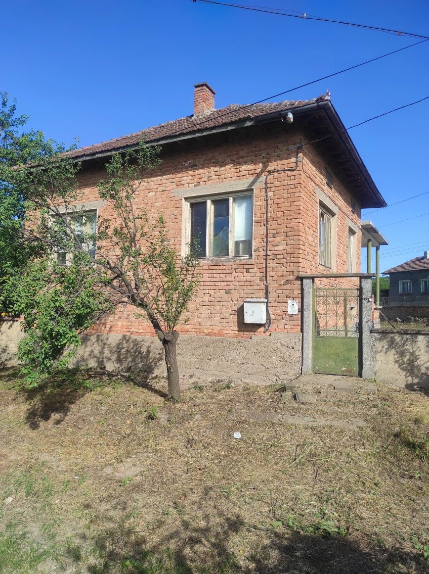 Продавам Къща в село Брест обл. Плевен
