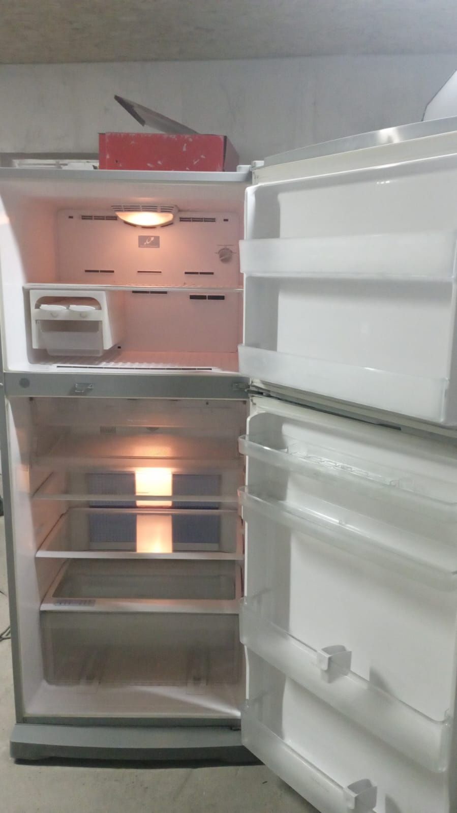 Продам холодильник hitachi