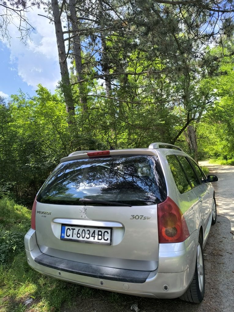 Продавам Пежо 307