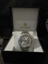 Серебристые новые часы ROLEX  в коробке