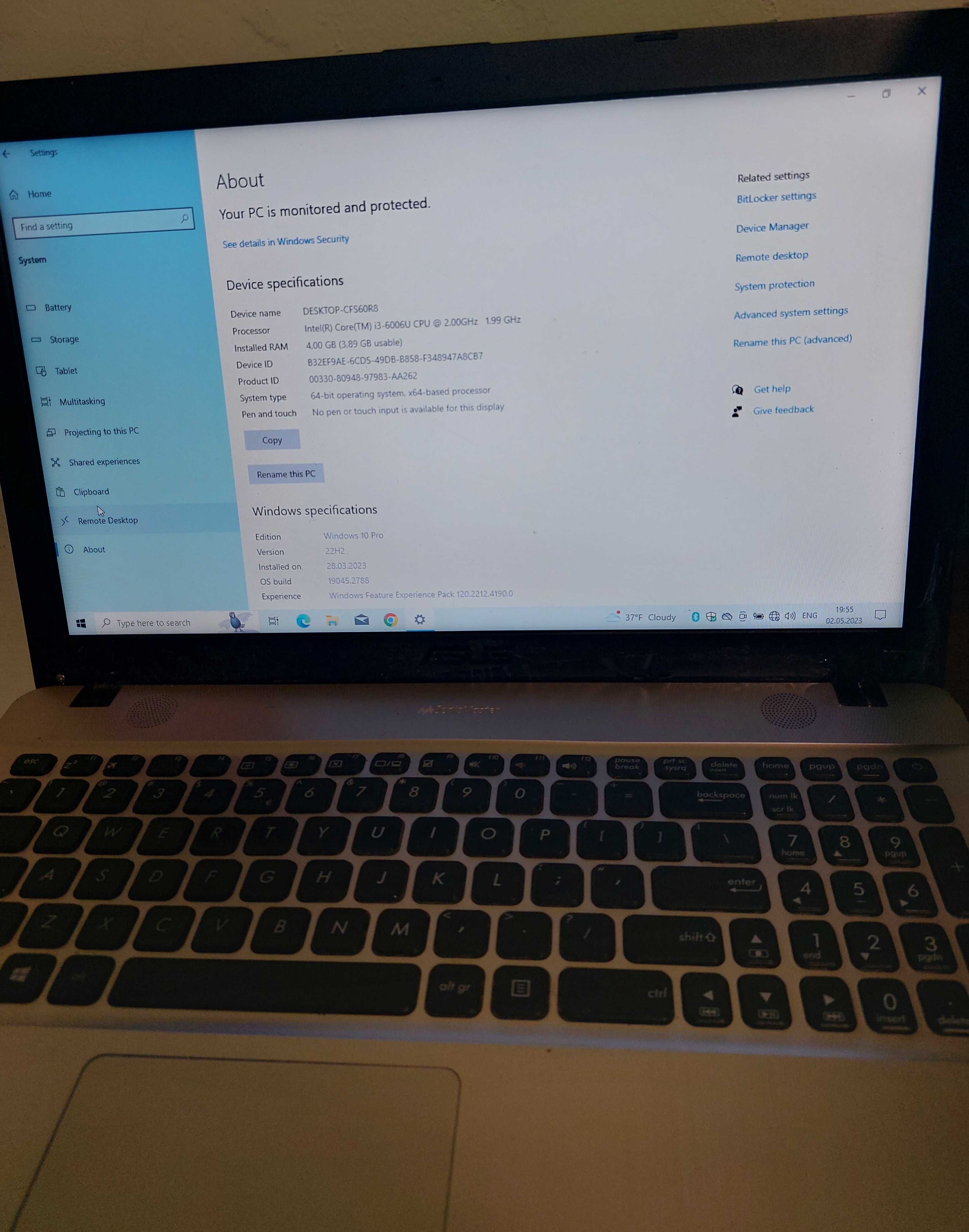 Vand laptop asus I3 4GB