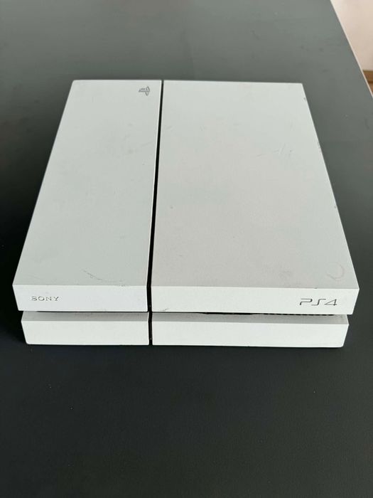 Конзола за PlayStation 4 ( PS4 )