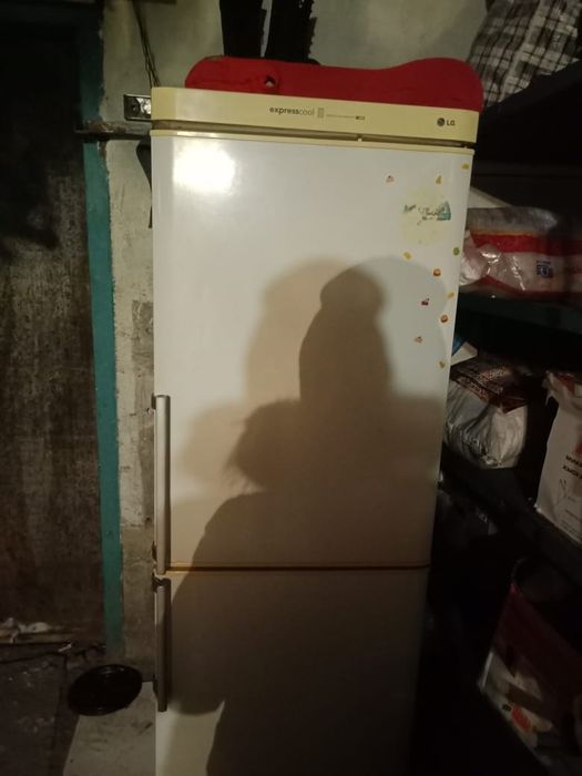 Продам холодильник