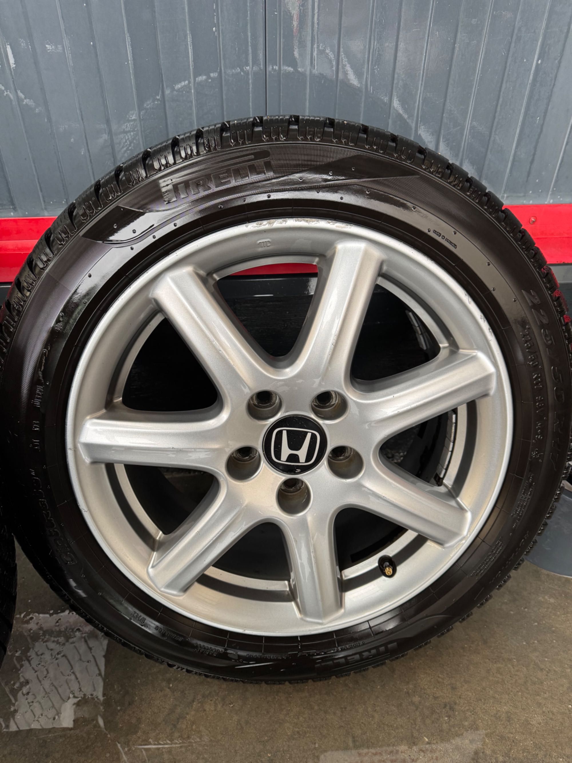 Honda Civic джанти 17”, 5х114.3 със зимни гуми Pirelli 225/50 R17