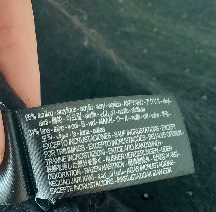 Fular Zara călduros și elegant cu ștrasuri și conținut de lână