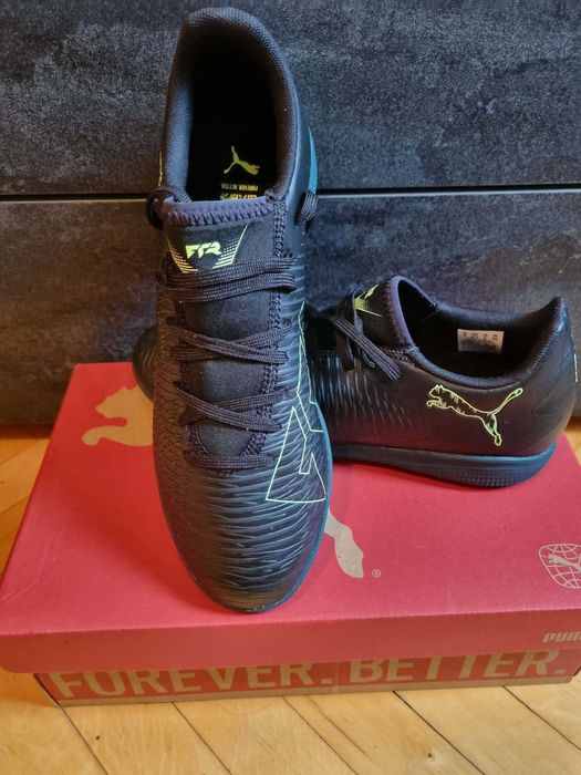 Чисто нови обувки за футбол Puma