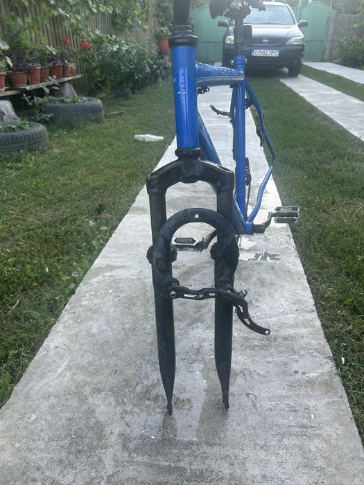 Vand cadru de bicicleta in stare foarte bună