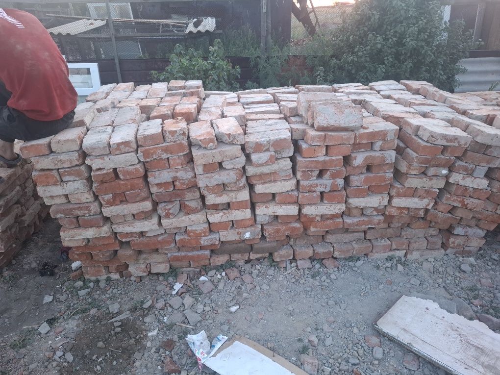 Продам кирпич красный! 8 000 минимум