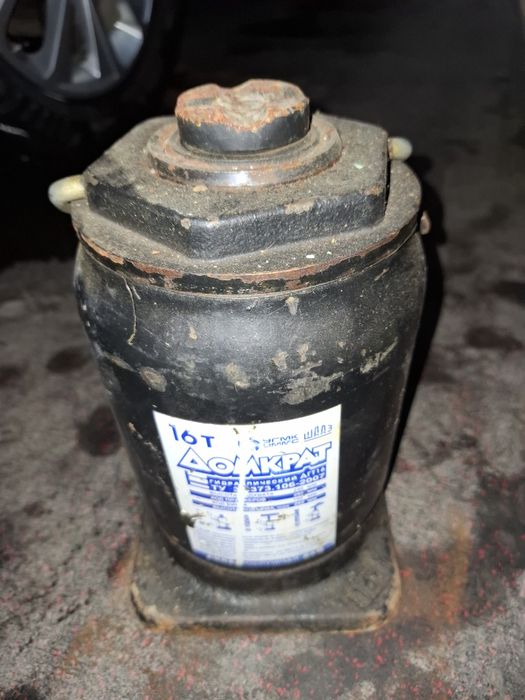 Продам домкрат в отличном состоянии