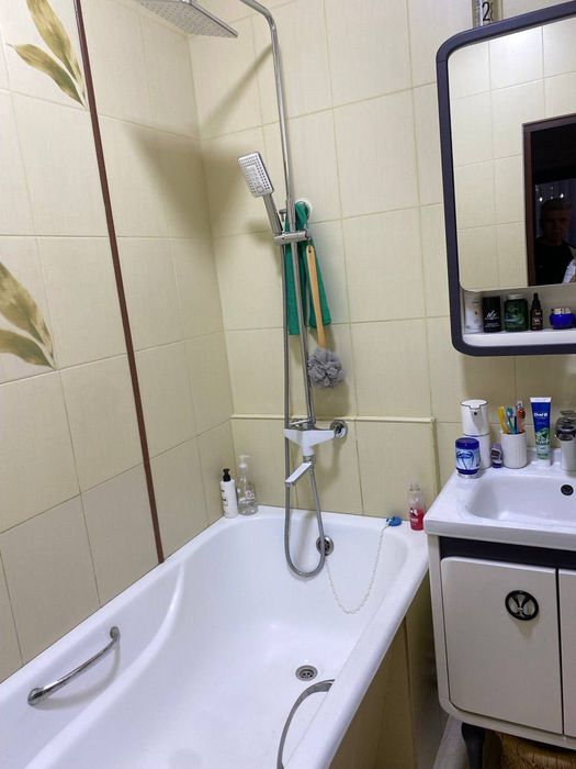 Продается 10 квартал новый 
3/1/4
Балкон 1.5х3 
Тип строительный панел