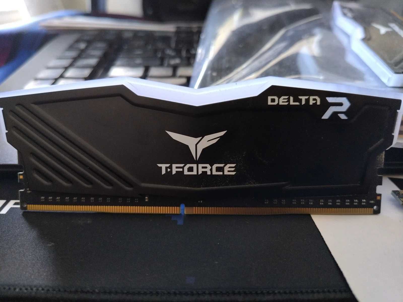 Рам памет TEAMGROUP T-Force Delta RGB DDR4 32GB (2x16GB) 3200MHz
