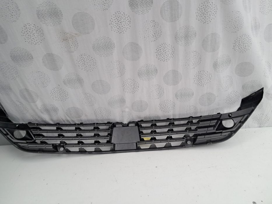 Грил решетка броня Opel Astra L