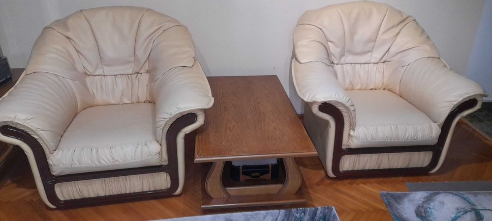 Set Canapea extensibila + 2 Fotolii din piele si canapea scoica