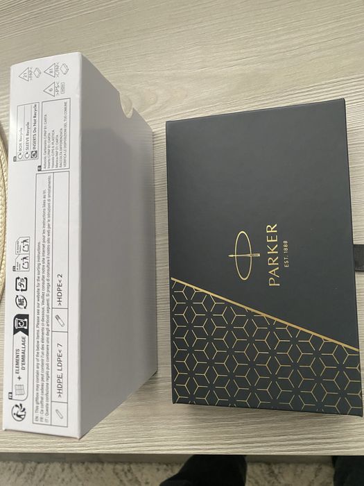 Stilou Parker Urban Royal SS CT in cutie cu etui