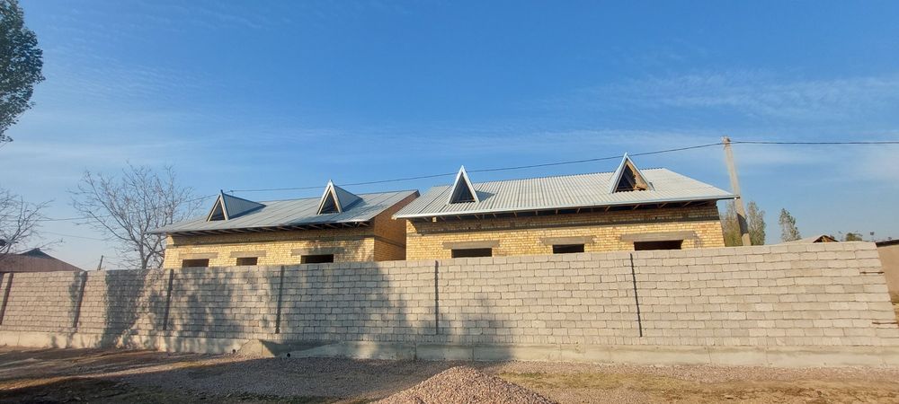 Срочно квартира нархида 2 та янги курилган уйлар сотилади