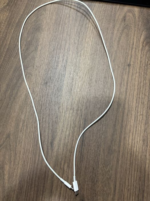 Cablu incarcare Iphone 14 Pro Stare F buna Pret : 45 lei