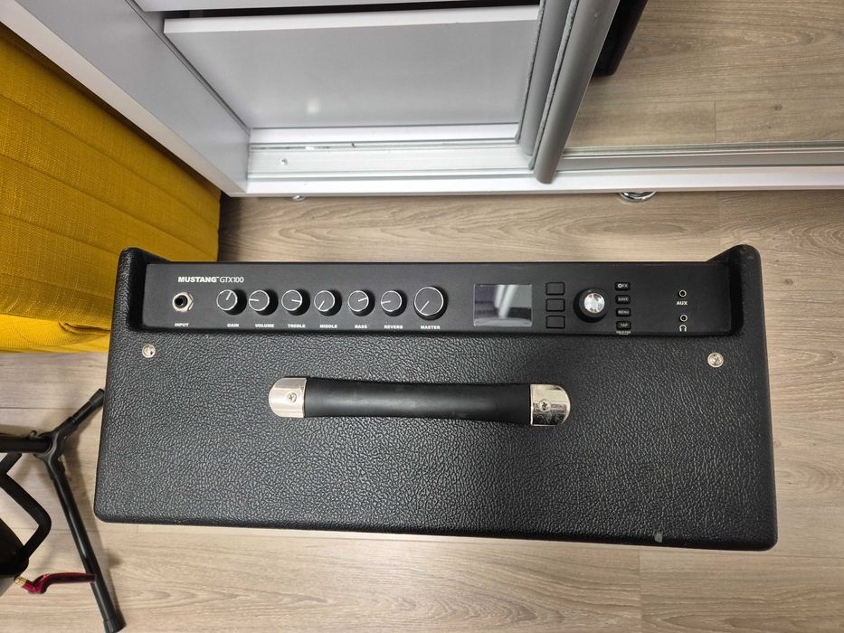 Vând amp Fender Mustang GTX100