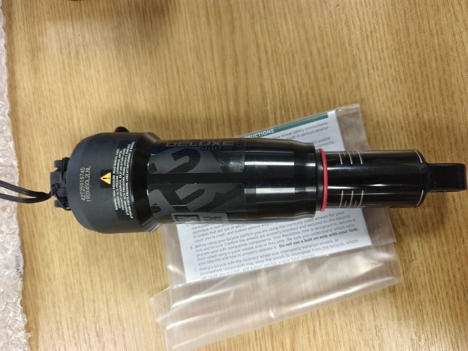 НОВ амортесьор/шок RockShox Deluxe Select Rear Shock DebonAir 190x45mm