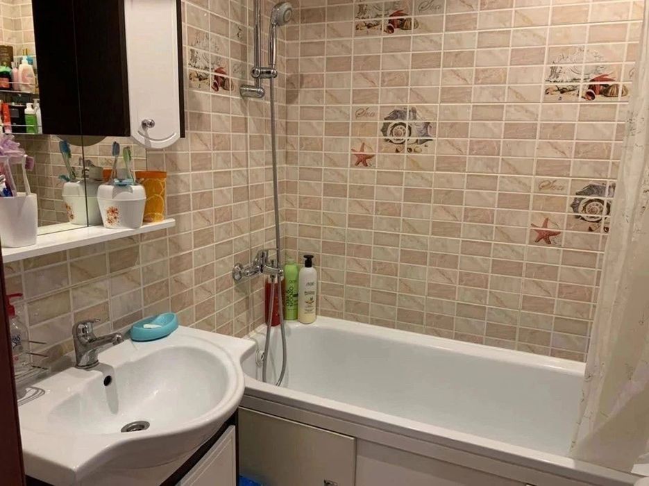 Возьмём девушку на подселение