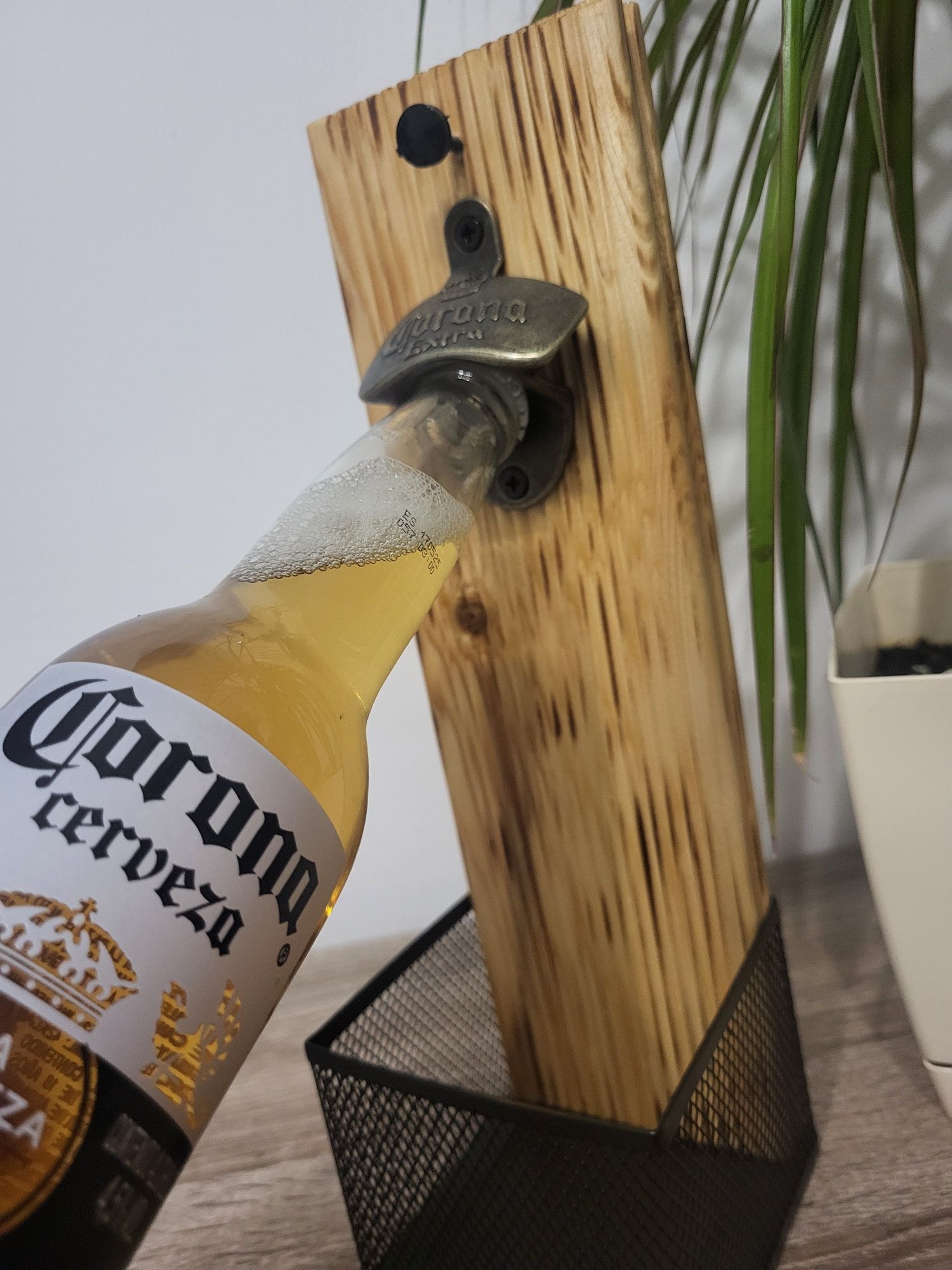 Corona Extra - desfacator bere pentru perete Cadou