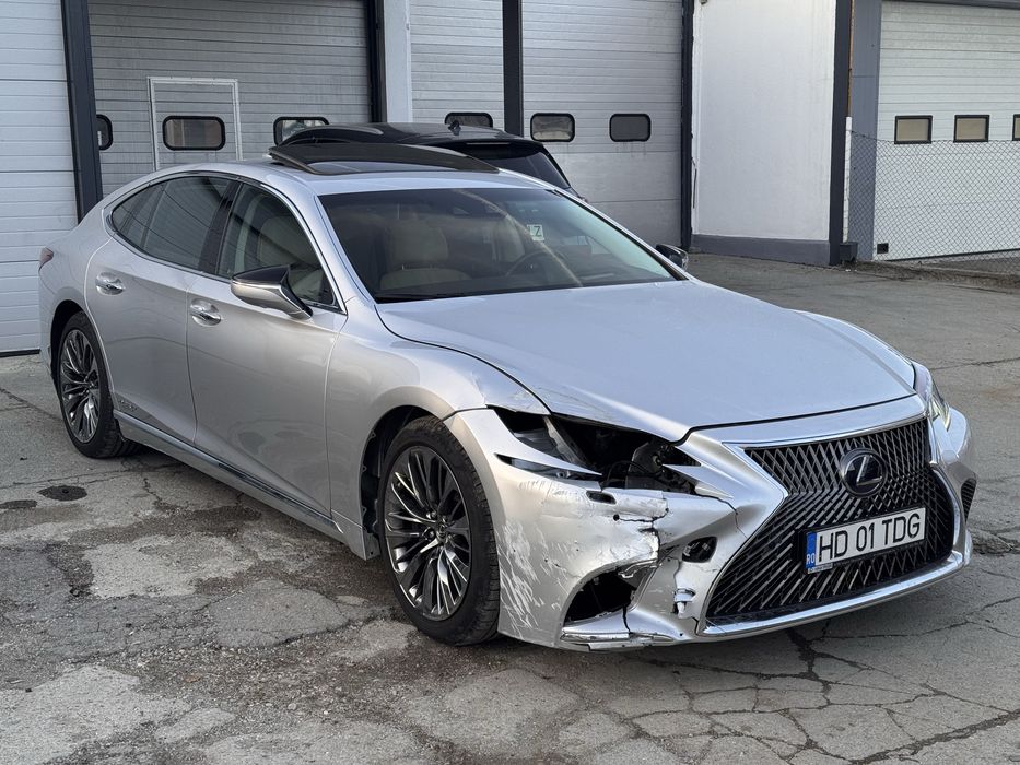 Lexus LS500h 4x4 2018 Luxury usor avariat