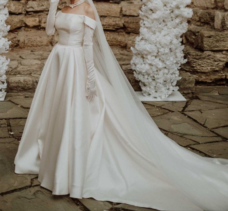 Сватбена/Булчинска рокля в комплект с ръкавици и обувки