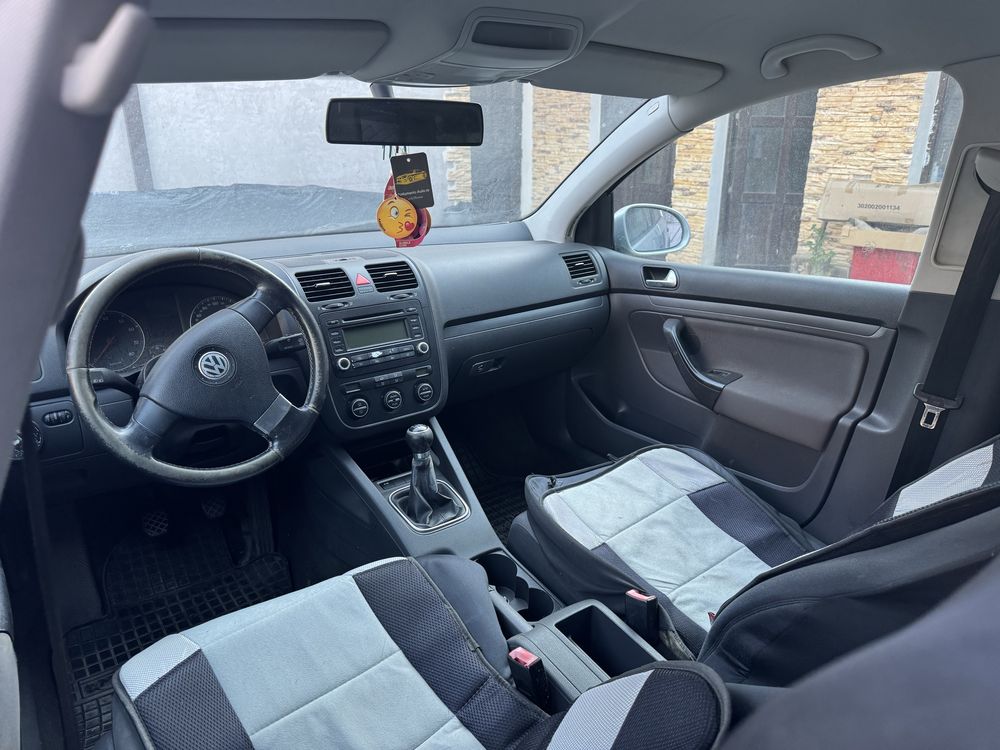 vând Volkswagen Golf 5
