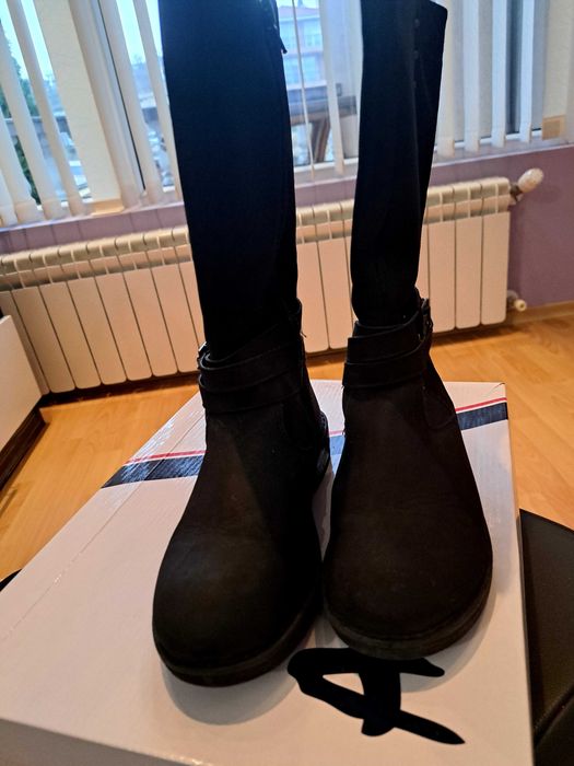 Елегантни детски ботуши