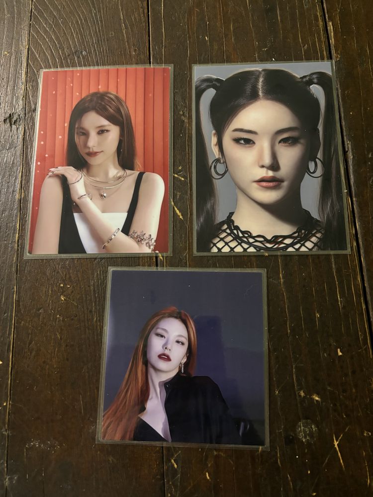 Kpop photocards Кпоп фотокартички на Itzy