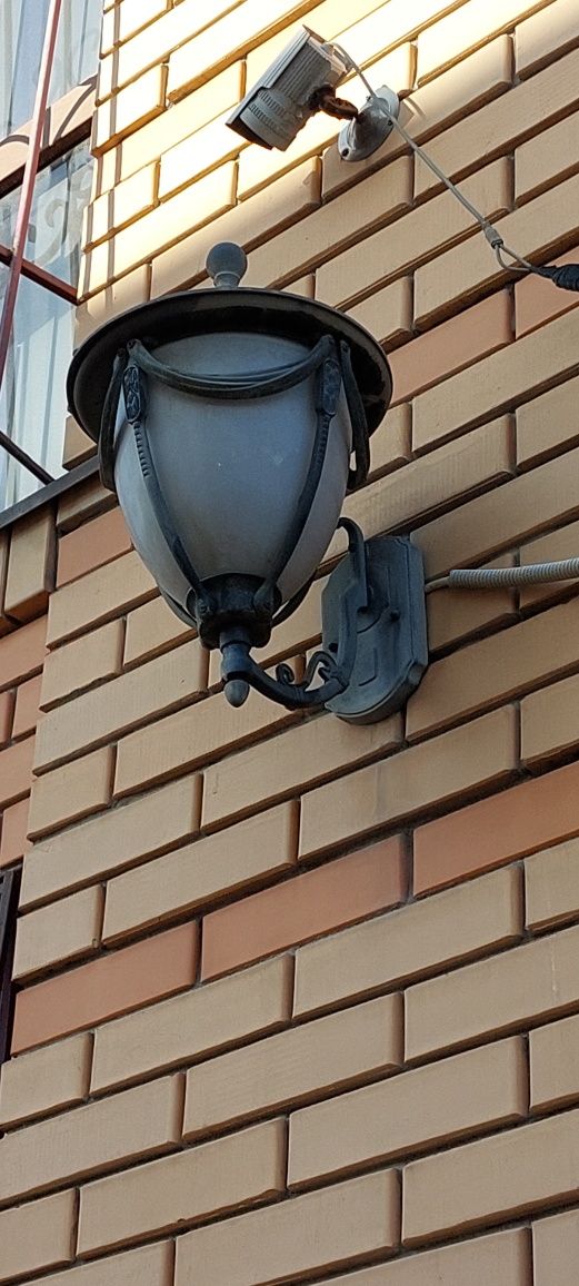 Уличные фонари три штуки