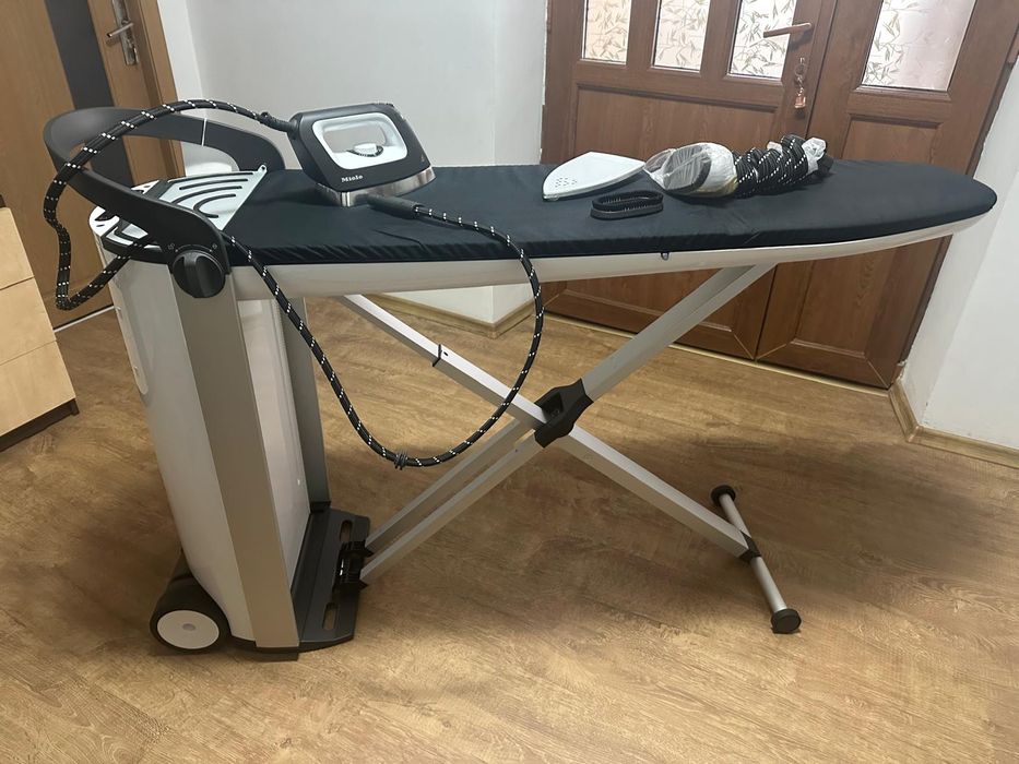 Vând stație de călcat Miele