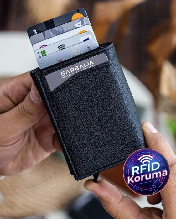 Черен портфейл с картодържател