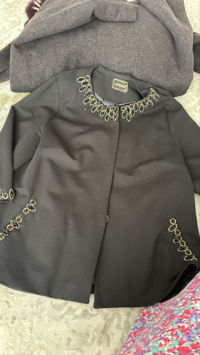 Отдам в дар верхнюю одежду женскую