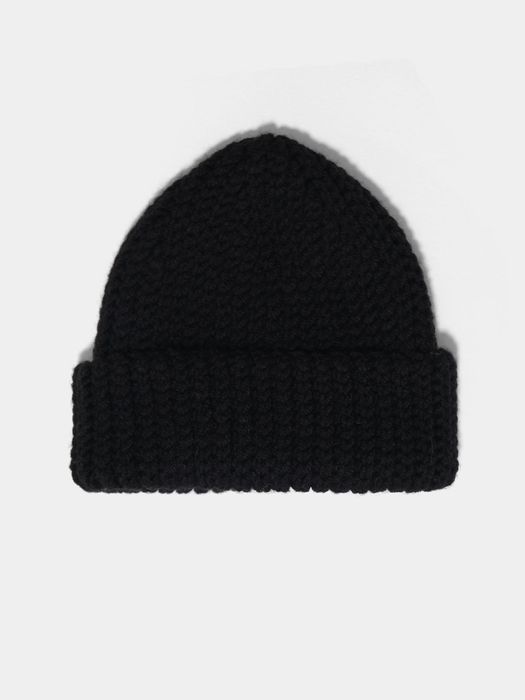 Шапка Бини, связана в ручную