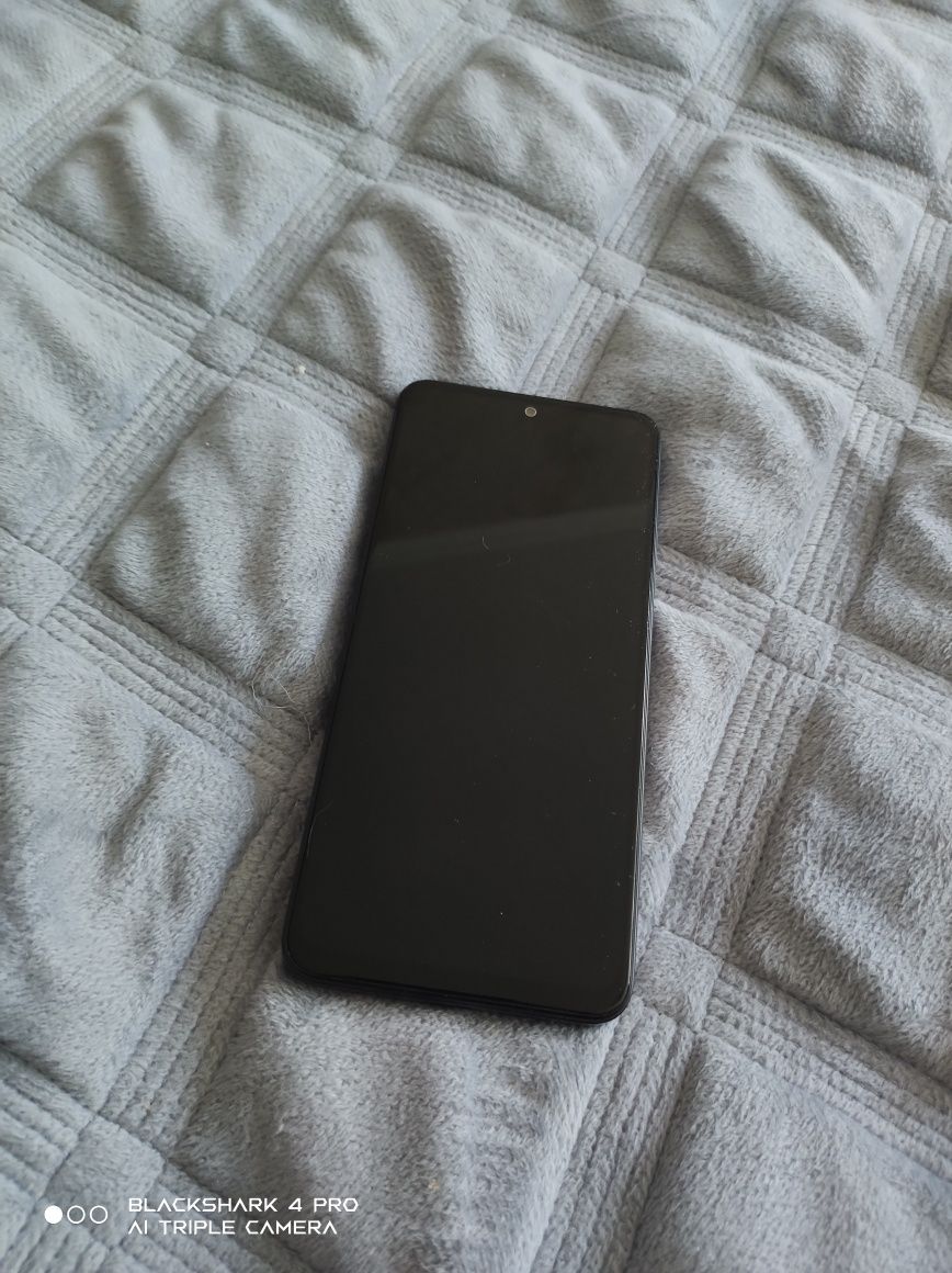 Продам смартфон Xiaomi Redmi note 12
