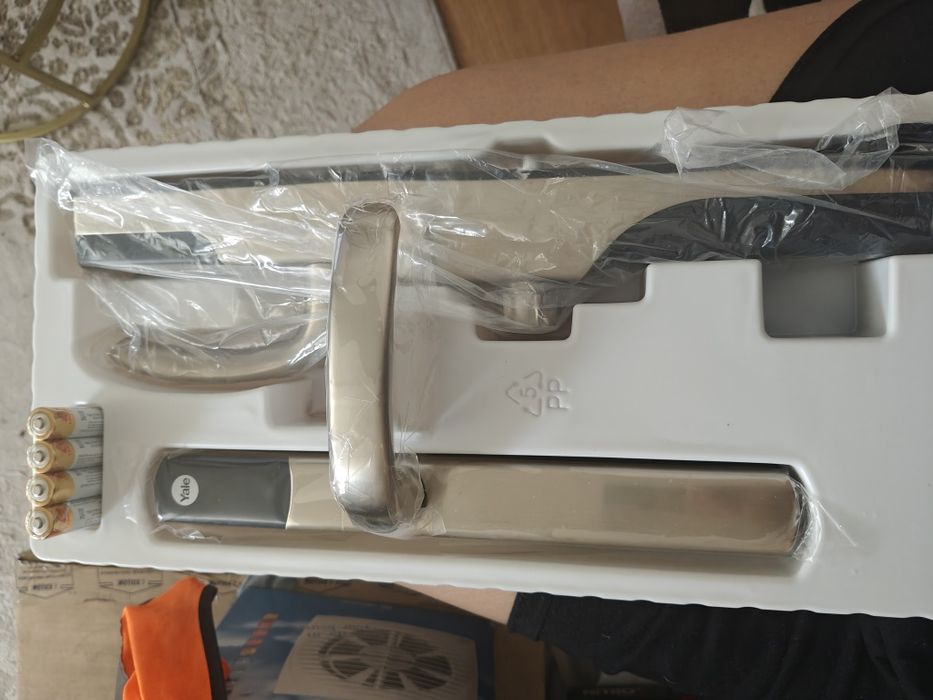 Yală inteligentă Yale Smart Living Conexis L1 – nouă, sigilată