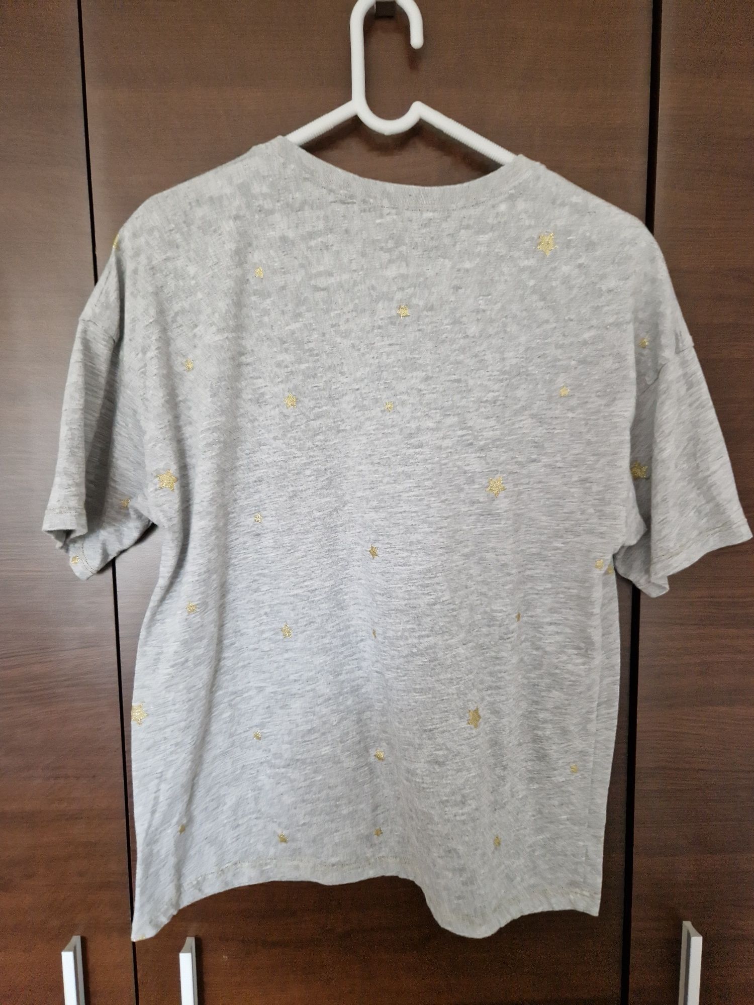 Tricou Pull&Bear, marime M, stelute aurii