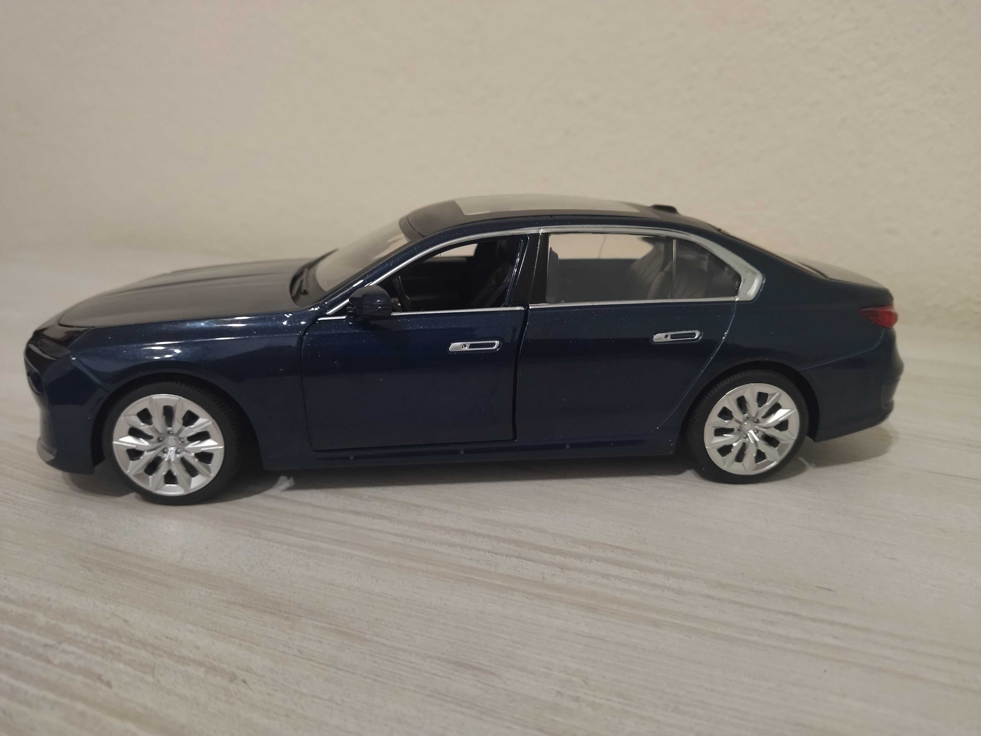Метална количка BMW i7 !!!