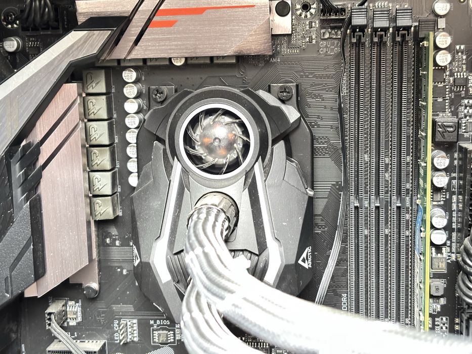 Combo placa baza Gigabyte B450 pro + AMD 3800XT + cooler artic 280mm