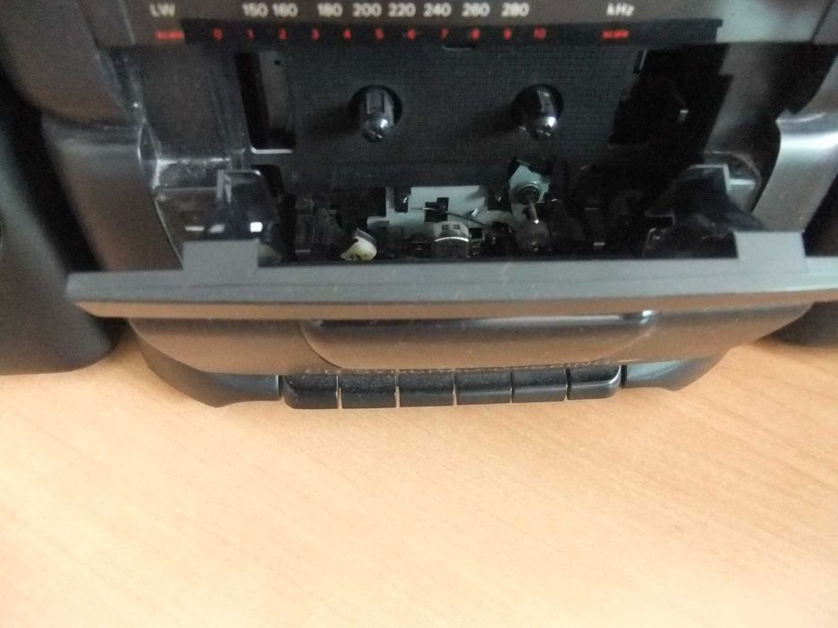 Sanyo Mcd-S660L  is a Portable CD player