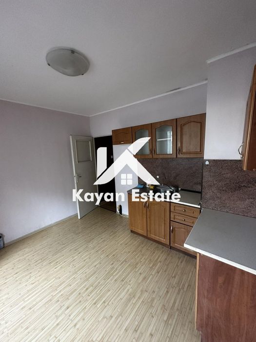 Дава се под наем Тристаен апартамент в Бургас, Изгрев - 80 кв.м за 400 € - Снимка #2