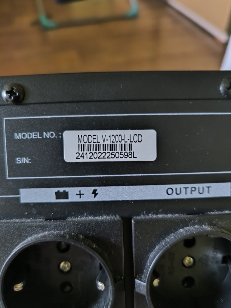 Источник бесперебойного питания SVC V-1200 L LCD