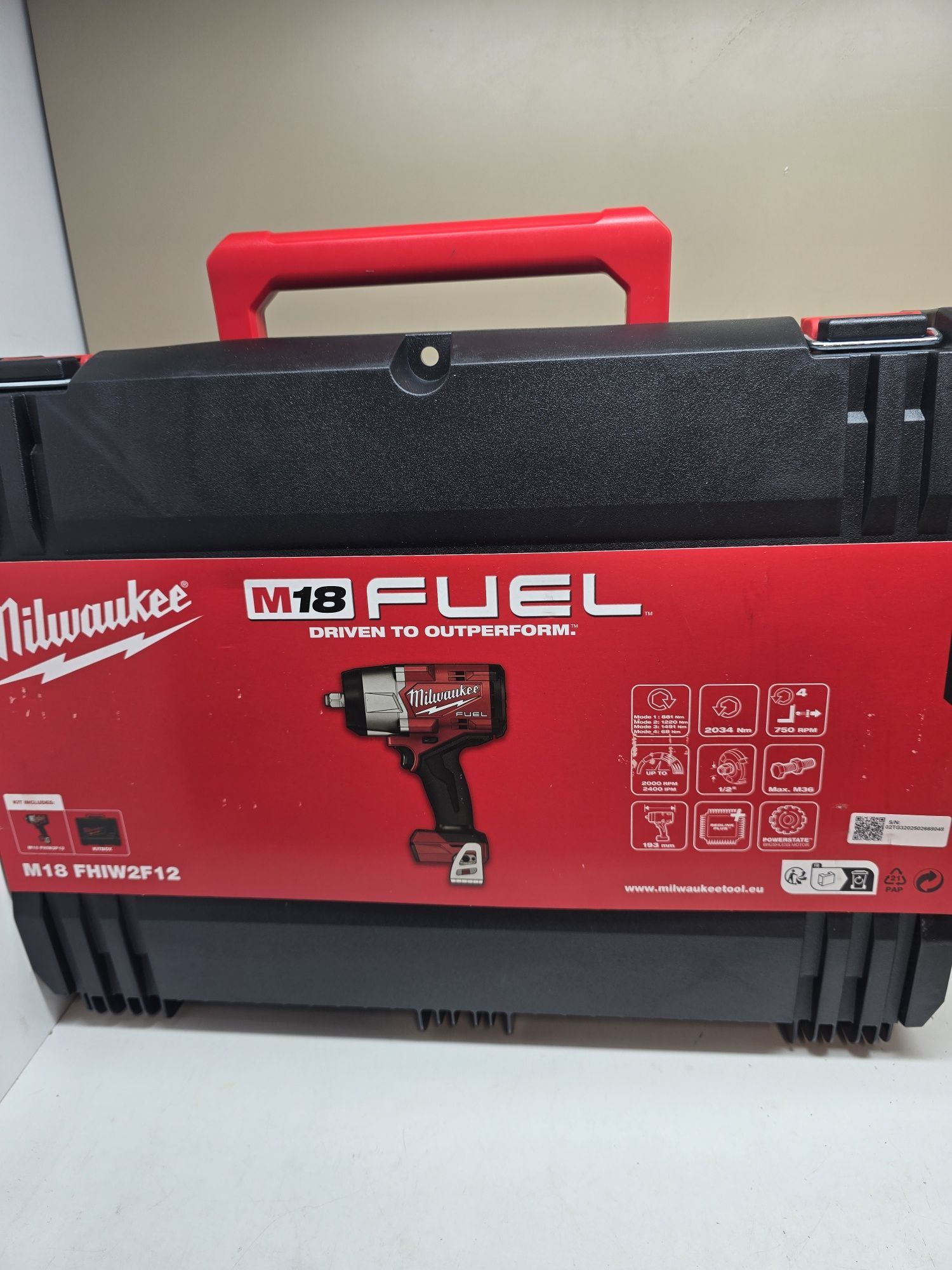 Акумулаторен ударен гайковерт MILWAUKEE M18 FHIW2F12-0X