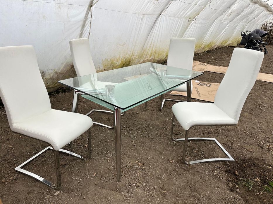 Masa sticla cu scaune