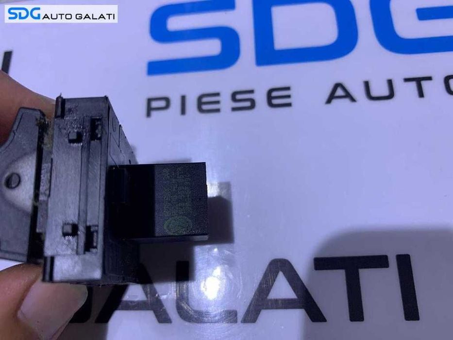 Consola Butoane Geamuri Usa Portiera Sofer Stanga Fata cu 4 Pini VW Caddy 2003 - 2015 Cod 1K3959857A [D0338]