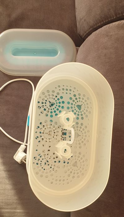 Sterilizator 3 in 1, gratuit se dau dozator pentru lapte si biberon.