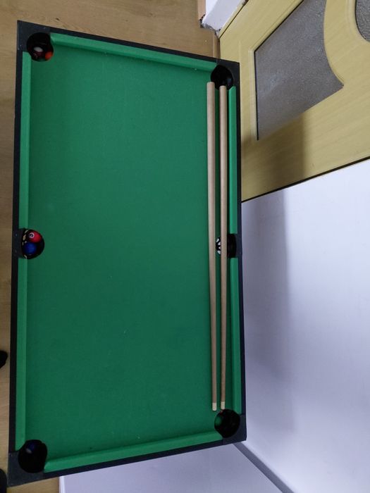 Vând masă de jocuri