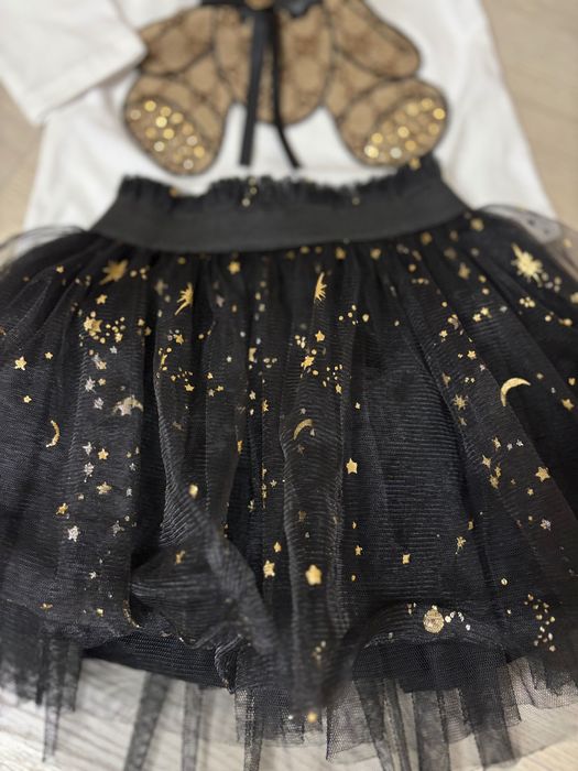 Пола и блузка с мече