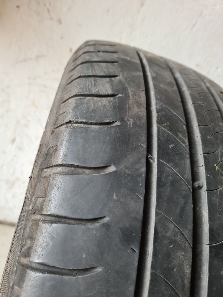 2 бр. летни гуми 215/60/16 Michelin DOT 3915 4-5 mm